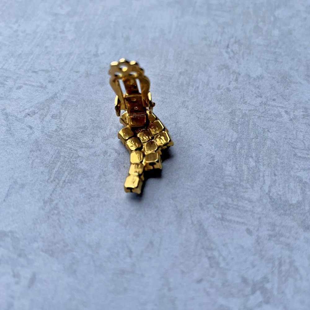 Vintage Patriotic Red White & Blue Rhinestone Cluster Gold Tone Clip On Earrings - Picture 4 of 5